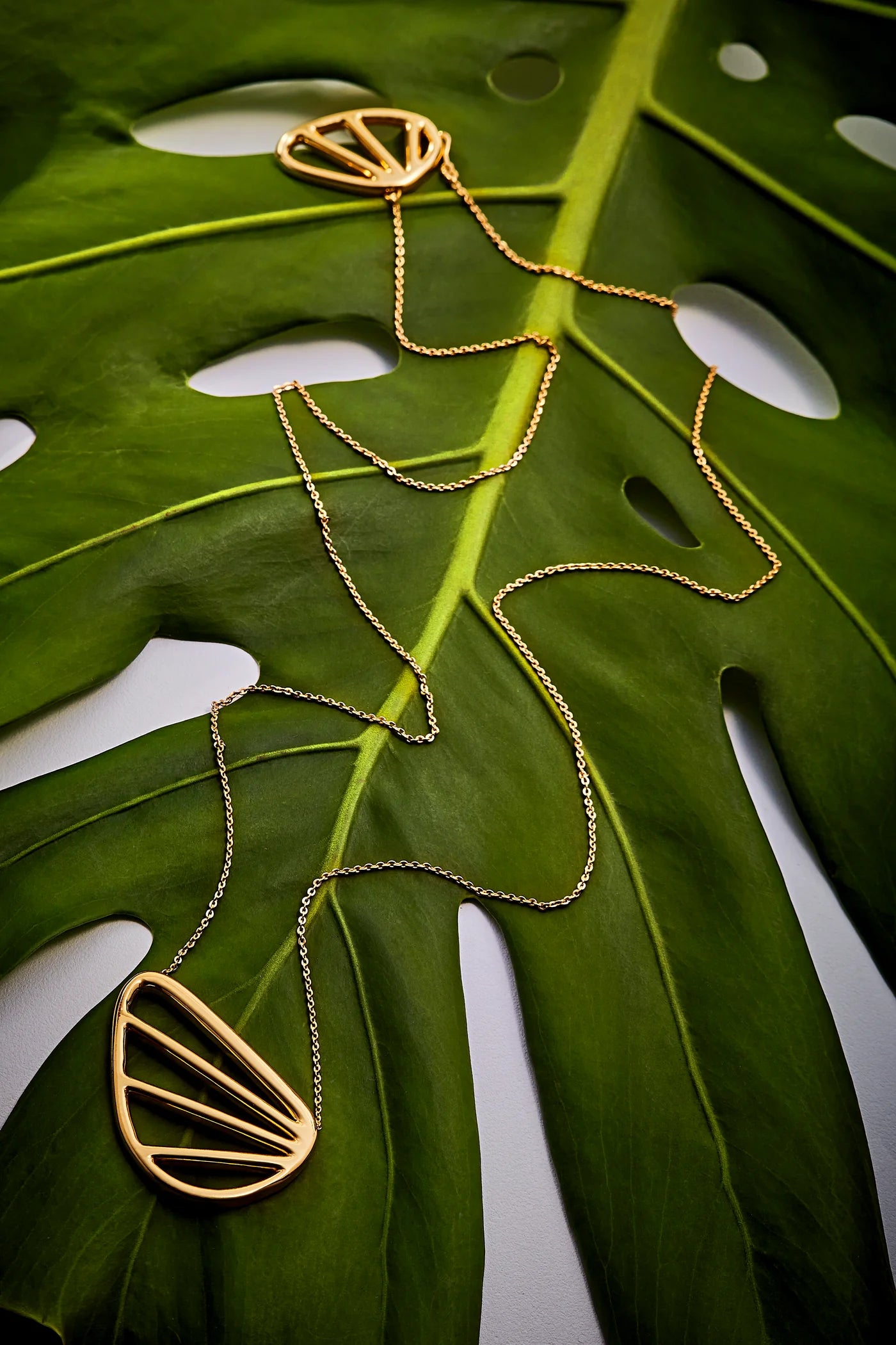 IRIS NECKLACE